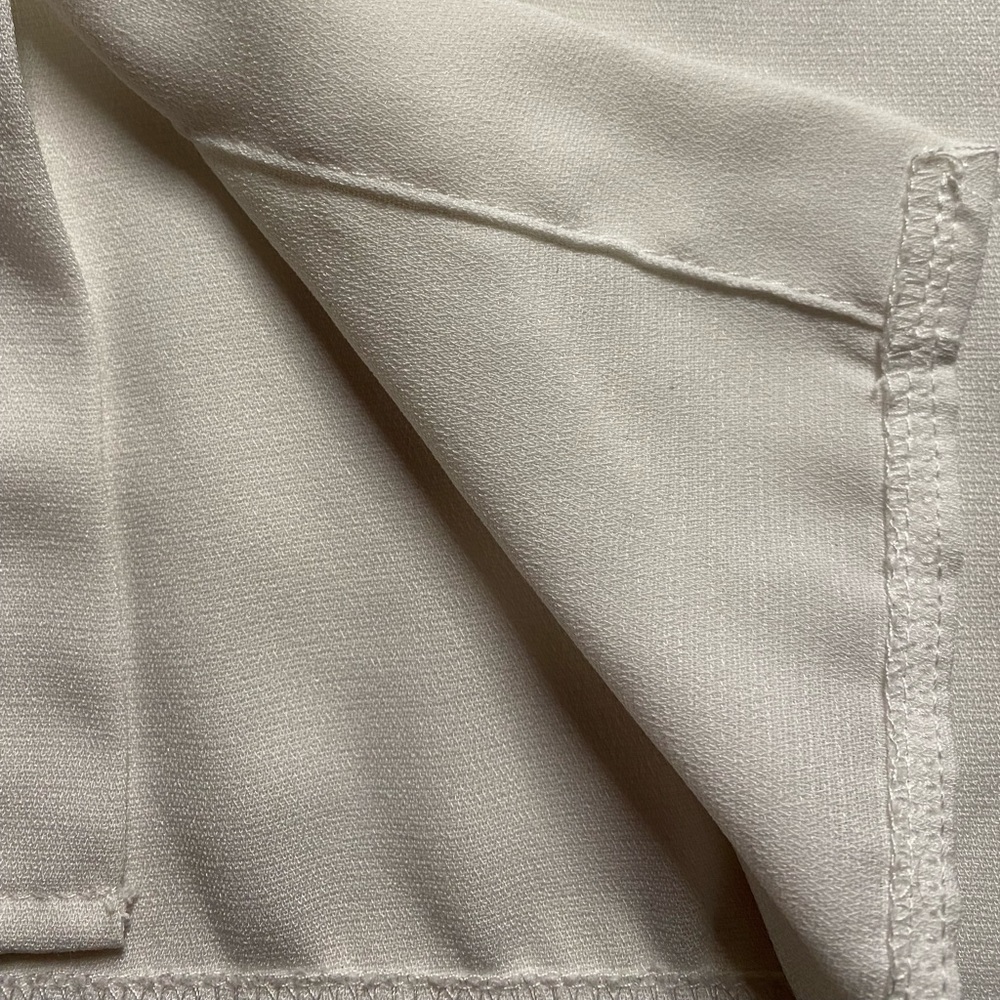 White blouse - Picture 4 of 5
